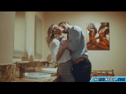 ❤️ Nalika pirang semok seduces sampeyan ing toilet umum ❌ Porno vk ing jv.pornofilmtv.ru ❌️